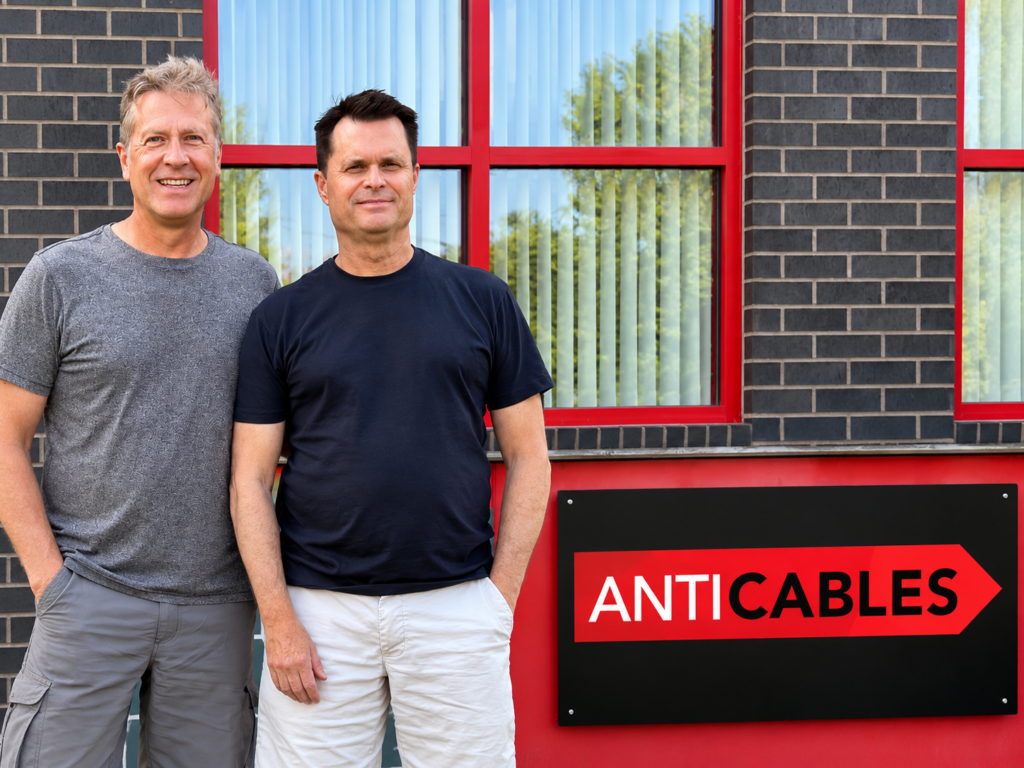 ANTICABLES team outside the workshop